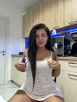 Snapshot of Scarlett-Dream chatting on May 16, 2026, 6:01 am Scarlett-Dream online show from May 16, 2026, 6:01 am