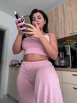 Snapshot of Scarlett-Dream chatting on July 15, 2026, 7:59 am Scarlett-Dream online show from July 15, 2026, 7:59 am