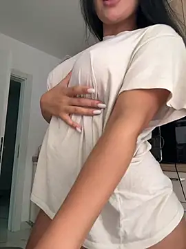 Snapshot of Scarlett-Dream chatting on July 1, 2026, 8:47 am Scarlett-Dream online show from July 1, 2026, 8:47 am