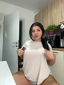 Snapshot of Scarlett-Dream chatting on August 3, 2026, 7:05 am Scarlett-Dream online show from August 3, 2026, 7:05 am