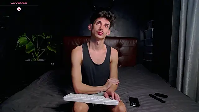 DanielCrush1 online show from November 5, 2025, 11:02 am