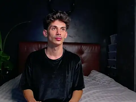 Snapshot of DanielCrush1 chatting on October 4, 2025, 6:09 pm DanielCrush1 online show from October 4, 2025, 6:09 pm