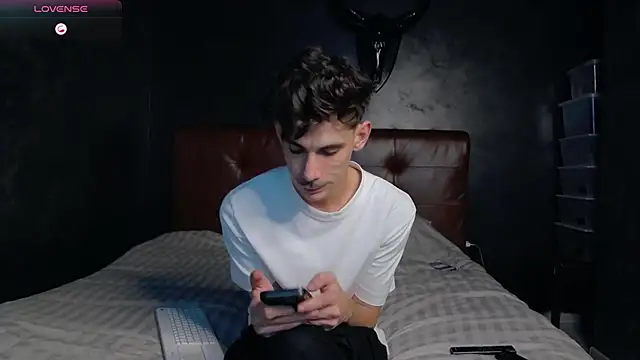 DanielCrush1 online show from November 25, 2025, 5:24 pm