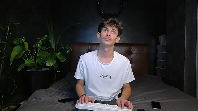 Snapshot of DanielCrush1 chatting on September 28, 2025, 9:22 pm DanielCrush1 online show from September 28, 2025, 9:22 pm