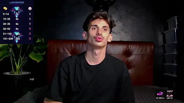 Snapshot of DanielCrush1 chatting on November 1, 2025, 2:55 pm DanielCrush1 online show from November 1, 2025, 2:55 pm