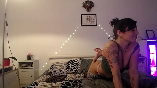 Orchideaxx online show from March 24, 2026, 2:33 am