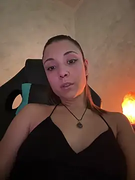 Snapshot of KarlaLuar_ chatting on October 20, 2025, 5:57 pm KarlaLuar online show from October 20, 2025, 5:57 pm