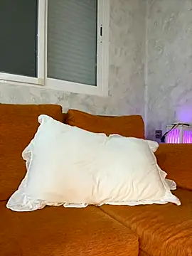 Snapshot of KarlaLuar_ chatting on November 18, 2025, 10:13 pm KarlaLuar online show from November 18, 2025, 10:13 pm