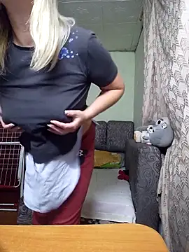 Snapshot of BustyBlond chatting on October 1, 2025, 4:44 pm BustyBlond online show from October 1, 2025, 4:44 pm