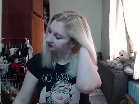 Snapshot of BustyBlond chatting on March 20, 2025, 5:02 am BustyBlond online show from March 20, 2025, 5:02 am