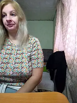 Snapshot of BustyBlond chatting on October 13, 2025, 4:14 am BustyBlond online show from October 13, 2025, 4:14 am