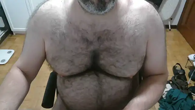 mikeyhotbear online show from July 29, 2026, 5:06 am