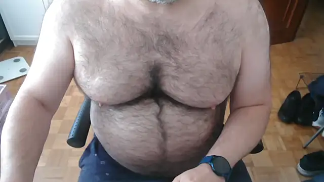 Snapshot of mikeyhotbear chatting on June 10, 2026, 9:10 am mikeyhotbear online show from June 10, 2026, 9:10 am