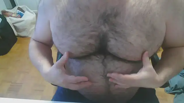 Snapshot of mikeyhotbear chatting on January 13, 2026, 5:17 pm mikeyhotbear online show from January 13, 2026, 5:17 pm