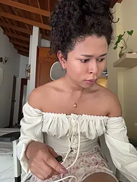 GabriSaenz online show from April 11, 2026, 1:04 pm