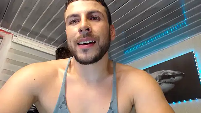Snapshot of bayronfit chatting on May 25, 2026, 12:43 am bayronfit online show from May 25, 2026, 12:43 am