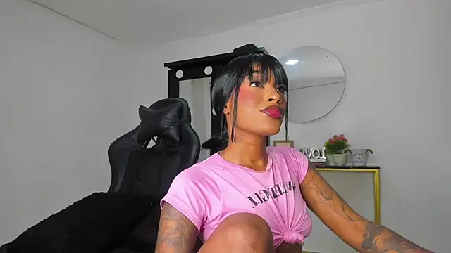 Snapshot of Emattaylor chatting on November 7, 2025, 11:48 am Emattaylor online show from November 7, 2025, 11:48 am