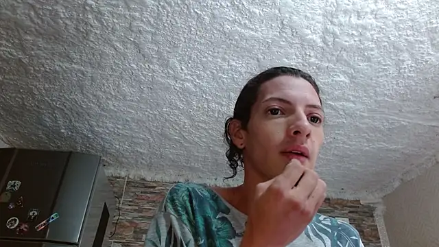 Snapshot of omar_alurba chatting on December 5, 2025, 3:32 pm omar alurba online show from December 5, 2025, 3:32 pm