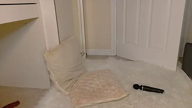 Snapshot of Tinkerbell822 chatting on April 13, 2026, 7:12 am Tinkerbell822 online show from April 13, 2026, 7:12 am