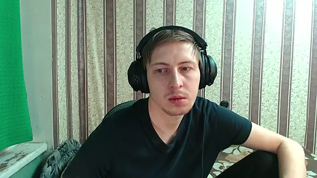 darienlarge online show from October 31, 2025, 2:30 am