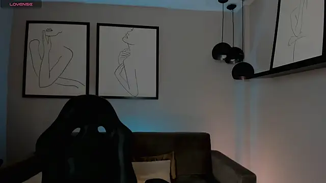 Snapshot of ErikaBenz_ chatting on February 18, 2025, 12:28 pm ErikaBenz online show from February 18, 2025, 12:28 pm