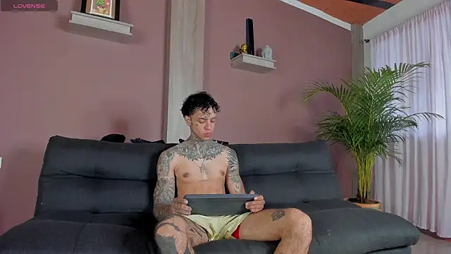 Snapshot of Aron_ford chatting on November 24, 2025, 11:54 am Aron ford online show from November 24, 2025, 11:54 am