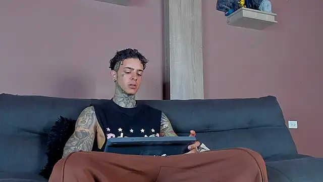 Snapshot of Aron_ford chatting on January 18, 2026, 1:20 am Aron ford online show from January 18, 2026, 1:20 am