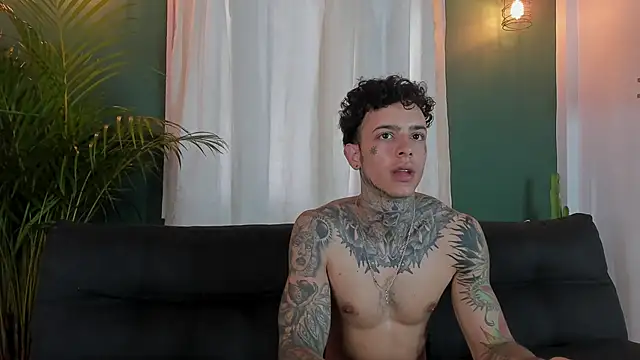 Snapshot of Aron_ford chatting on November 6, 2025, 1:15 pm Aron ford online show from November 6, 2025, 1:15 pm