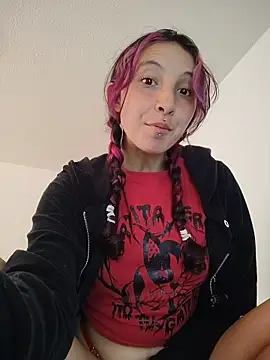 Snapshot of _Laary chatting on April 27, 2026, 9:57 pm Laary online show from April 27, 2026, 9:57 pm
