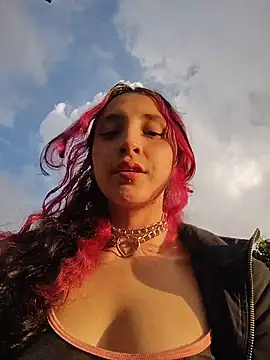 Snapshot of _Laary chatting on November 22, 2025, 9:57 pm Laary online show from November 22, 2025, 9:57 pm