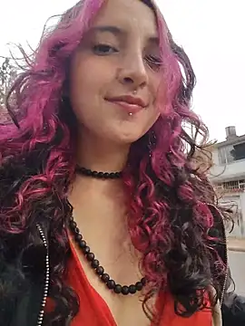 Snapshot of _Laary chatting on November 5, 2025, 7:28 pm Laary online show from November 5, 2025, 7:28 pm