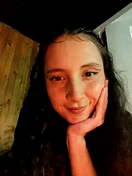 Snapshot of _Laary chatting on March 12, 2025, 9:45 pm Laary online show from March 12, 2025, 9:45 pm