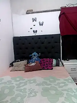 Snapshot of Nicolle_Milf chatting on March 4, 2025, 4:38 am Nicolle Milf online show from March 4, 2025, 4:38 am