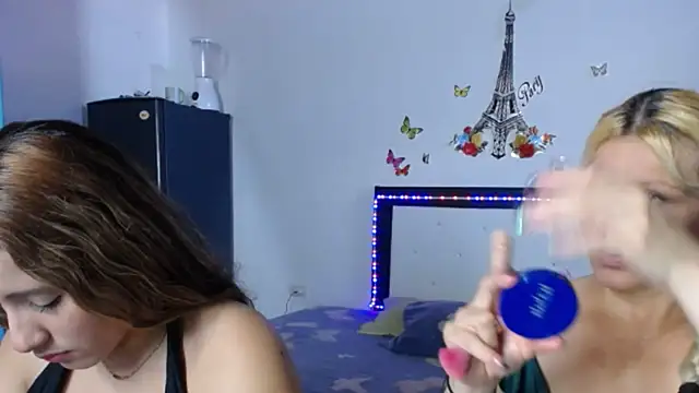 Snapshot of Nicolle_Milf chatting on November 22, 2025, 7:13 pm Nicolle Milf online show from November 22, 2025, 7:13 pm