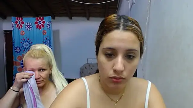 Snapshot of Nicolle_Milf chatting on October 24, 2025, 6:29 pm Nicolle Milf online show from October 24, 2025, 6:29 pm