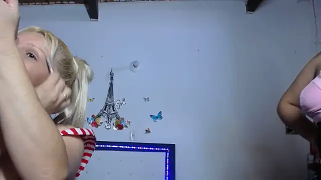 Snapshot of Nicolle_Milf chatting on December 17, 2025, 6:35 pm Nicolle Milf online show from December 17, 2025, 6:35 pm