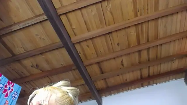 Snapshot of Nicolle_Milf chatting on December 5, 2025, 6:06 pm Nicolle Milf online show from December 5, 2025, 6:06 pm