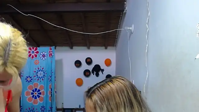 Snapshot of Nicolle_Milf chatting on October 31, 2025, 6:37 pm Nicolle Milf online show from October 31, 2025, 6:37 pm