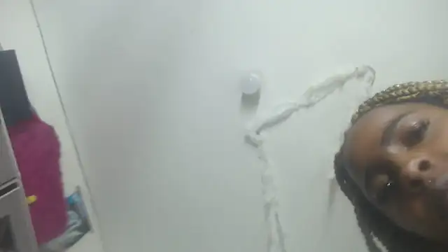 Snapshot of Devill_x chatting on December 17, 2025, 8:25 pm Devill x online show from December 17, 2025, 8:25 pm