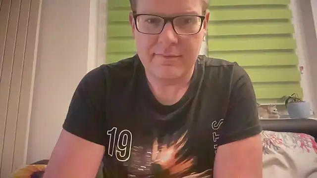 Snapshot of AnnualSunrise chatting on September 17, 2025, 7:38 pm AnnualSunrise online show from September 17, 2025, 7:38 pm