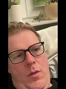 Snapshot of AnnualSunrise chatting on October 28, 2025, 8:30 pm AnnualSunrise online show from October 28, 2025, 8:30 pm