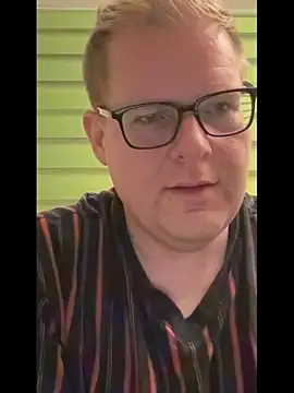 Snapshot of AnnualSunrise chatting on October 7, 2025, 8:32 pm AnnualSunrise online show from October 7, 2025, 8:32 pm