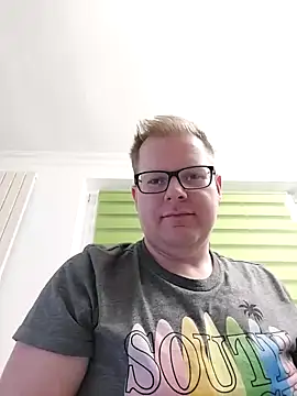 Snapshot of AnnualSunrise chatting on January 2, 2025, 7:51 pm AnnualSunrise online show from January 2, 2025, 7:51 pm