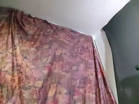 Snapshot of crazylatinguyy chatting on December 4, 2024, 4:26 am crazylatinguyy online show from December 4, 2024, 4:26 am