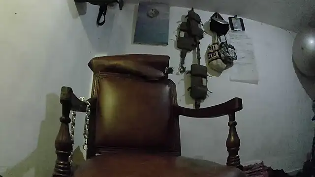 Snapshot of crazylatinguyy chatting on November 16, 2025, 1:27 pm crazylatinguyy online show from November 16, 2025, 1:27 pm