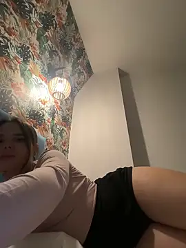 TheCinderella online show from October 31, 2025, 10:49 pm