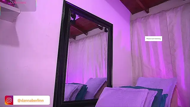 danna berlin  online show from September 17, 2025, 7:16 pm