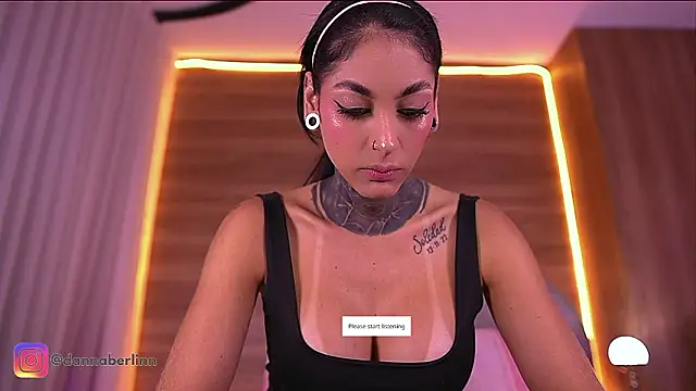 danna berlin  online show from March 12, 2026, 7:29 pm