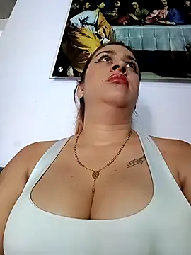Snapshot of Latina_sexy1 chatting on April 10, 2026, 2:02 pm Latina sexy1 online show from April 10, 2026, 2:02 pm