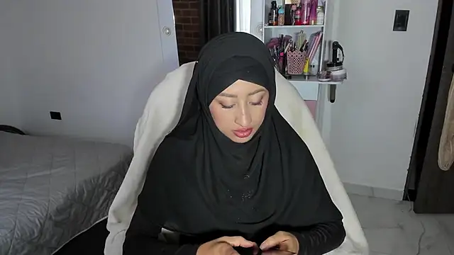 Snapshot of adila_anich chatting on February 12, 2026, 10:20 pm adila anich online show from February 12, 2026, 10:20 pm